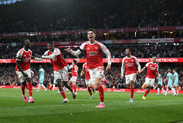Arsenal Beat Burnley 1-0 and Edge Closer to First Premier League Title in 22 Years