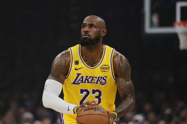 LeBron James Rookie Card Shatters Public Auction Record With Nearly $3 Million Sale at Goldin