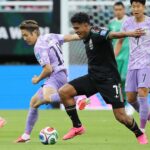 Luis Romo of Mexico battles Lee Kang-in of South Korea during the Group A clash at Guadalajara Stadium, FIFA World Cup 2026.