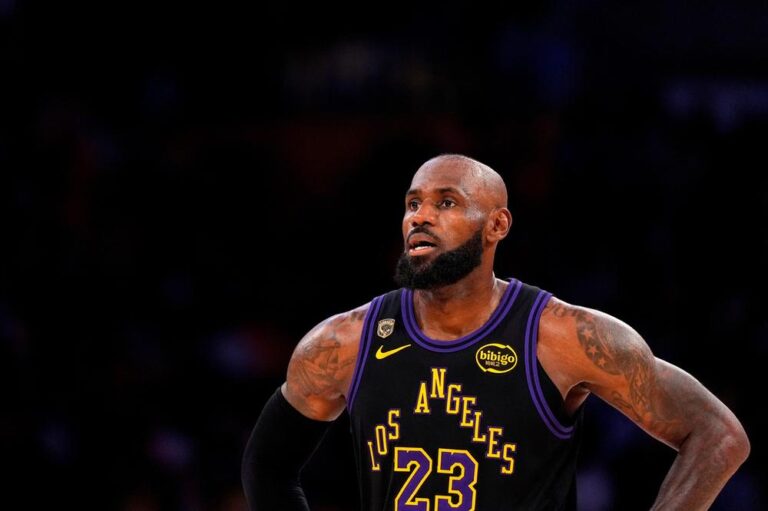 Warriors Left Stuck After LeBron James Snubs Stephen Curry for the 76ers