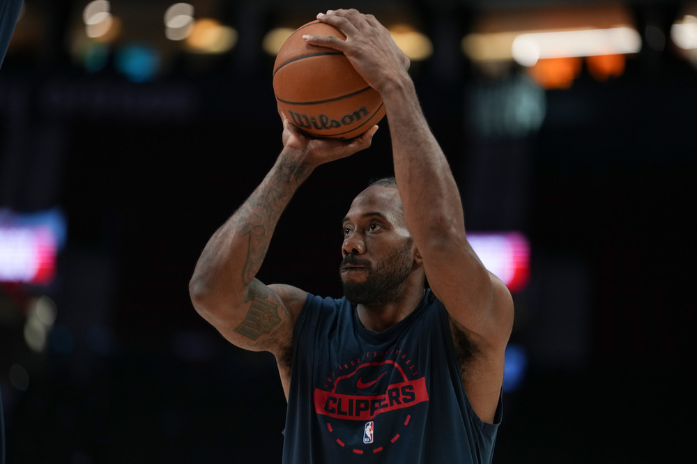 Kawhi Leonard Trade to Raptors Finally Made Official After NBA Slams Clippers with Historic Penalties