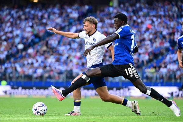 Everton's Kiernan Dewsbury-Hall and HSV Hamburg's Bakery Jatta challenge for the ball in a pre-season friendly